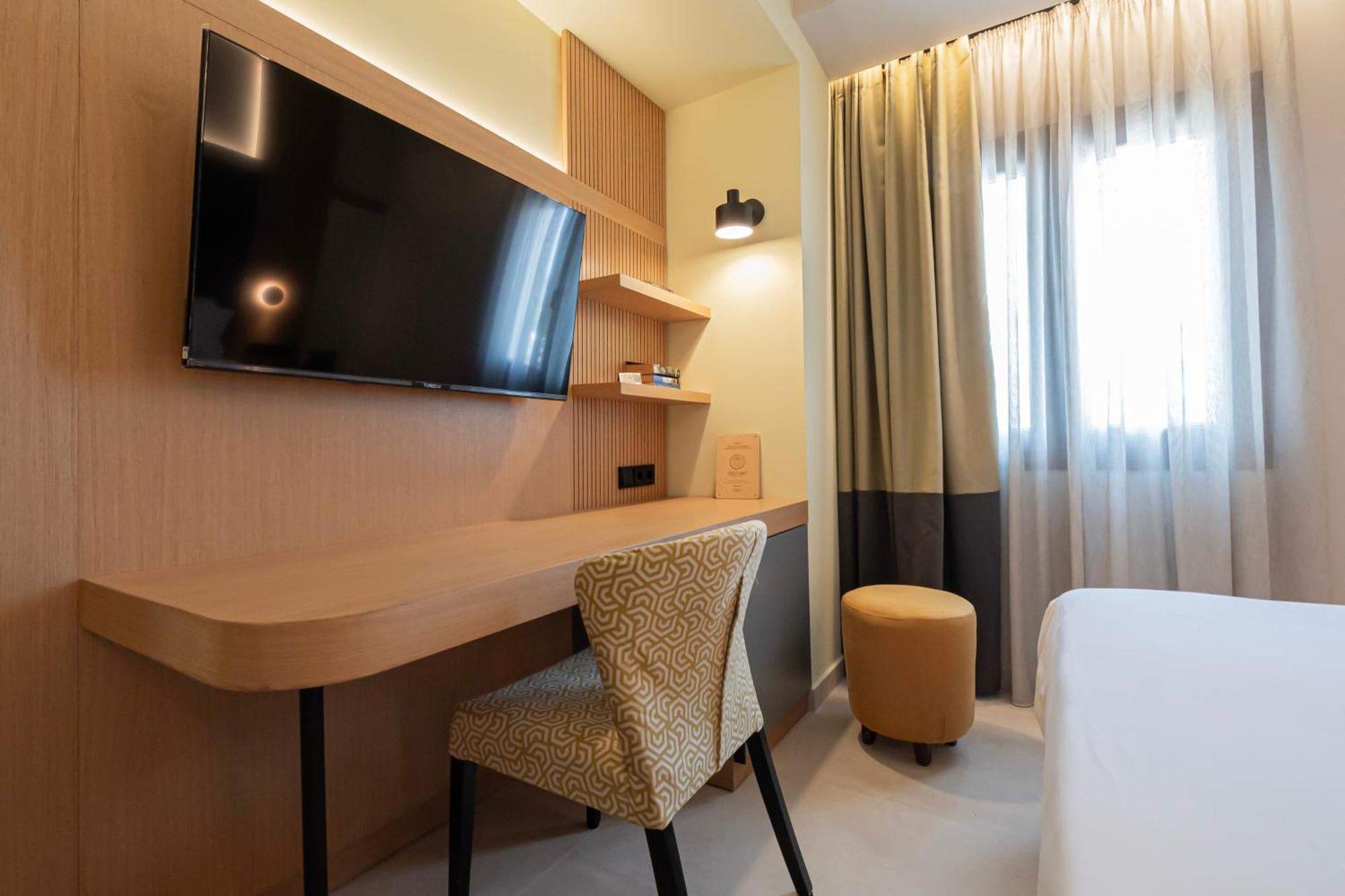 Sokratis Otel 2*